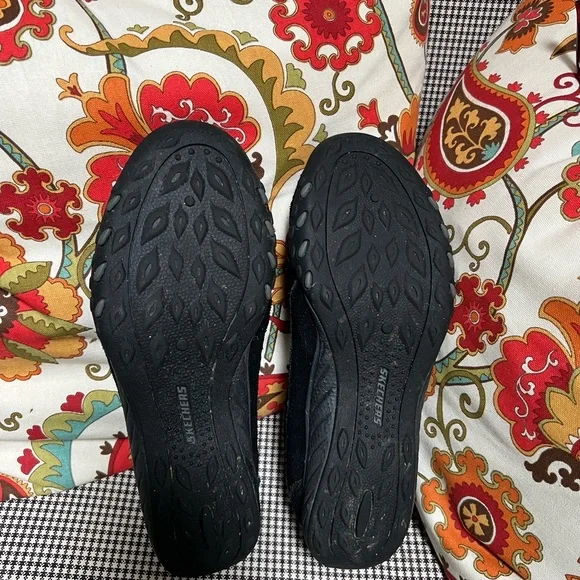 Sketchers slip on - suede like finish - Picture 4 of 5